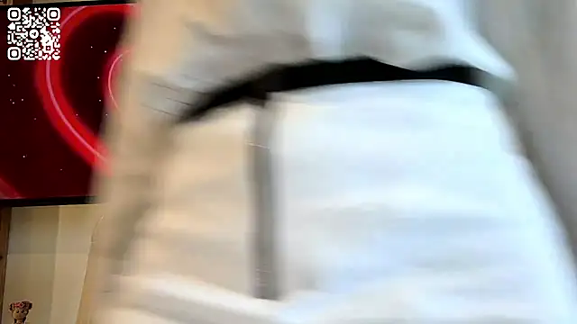 JacklynSwisshelm - I'll tie my shirt under my top