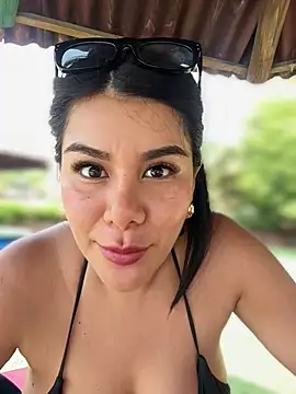Issane_Peru - Lick my nipple and show tits
