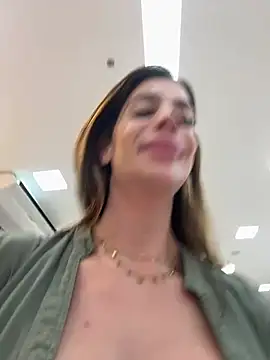 Zelyramonvielly - NAKED AND PLAY PUSSY IN CABINE STORE RIS