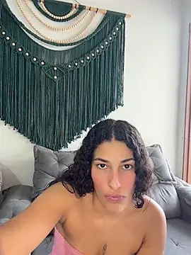 Luana_264 - Óleo no peito e no bumbum