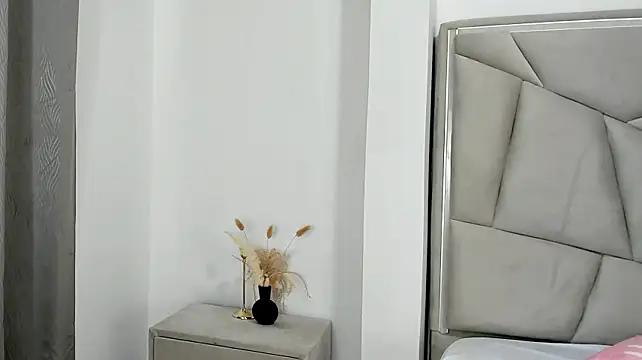 Samyfoxxx - ACCOMPANY ME TO REMOVE MY CLOTHES