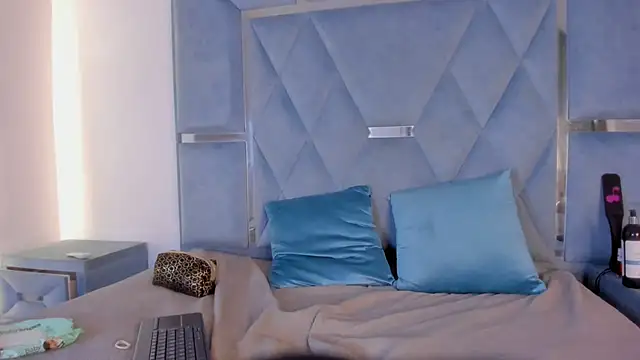 Mila_petiteasm - show my tits