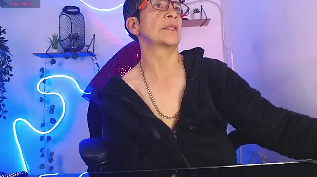 Selena_ferreira - oil in the breasts