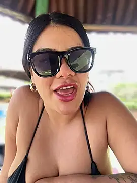 Issane_Peru - Lick my nipple and show tits