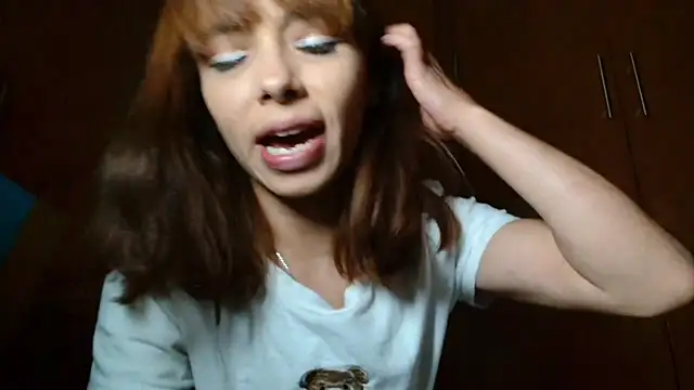 MINI_Petite - big squirt in the floour