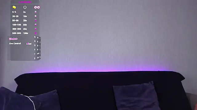 anna_chatstrip