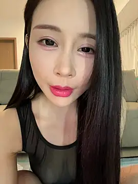Yiyi_3523 - 无美颜直播，很久不见，会开票