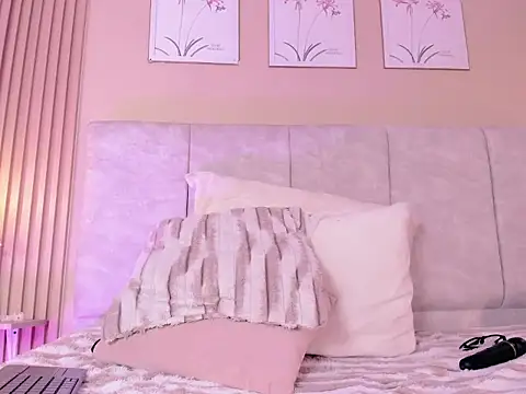 Cherlynnn - bare that hairy pussy