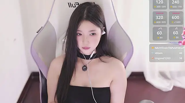 Kitty_baby77 - 完成任务 内裤含嘴里M腿5分钟 最后一个完成的控制黑牛5分钟