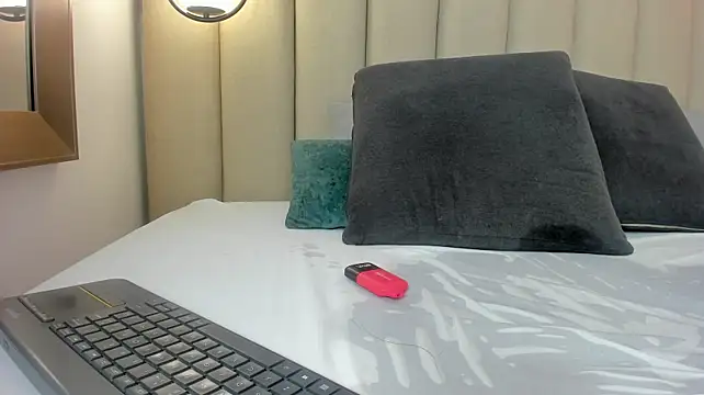 Yennifer_01 - Bouncing my ass