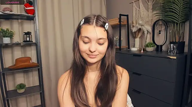 ReynaCarco - Play with nipples close to cam