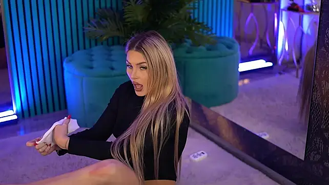 TaraSaint - Put the dildo inside me