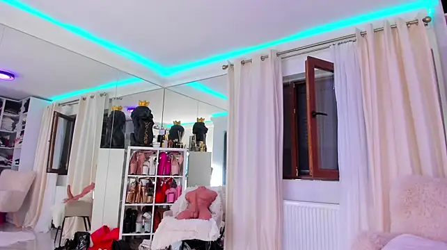 AstridVexxx - Feed the 🐈🐈🐈a Treat