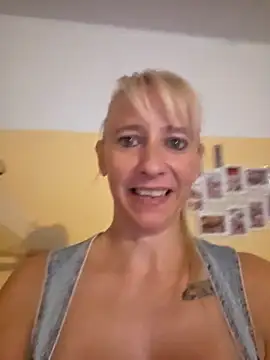 JadeVelvet- - feetshow with tongue out 💦
