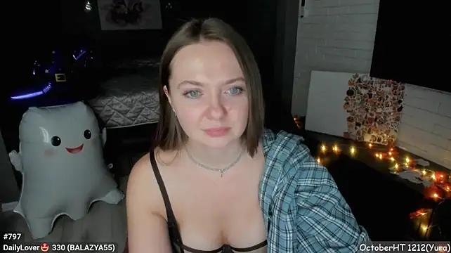 LizaGost - pinch nipples + lotion😏