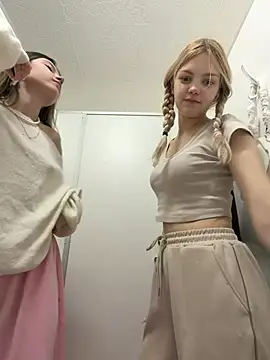 Elsawhere - Nancy lower Elsa’s pants + slap ass🙈