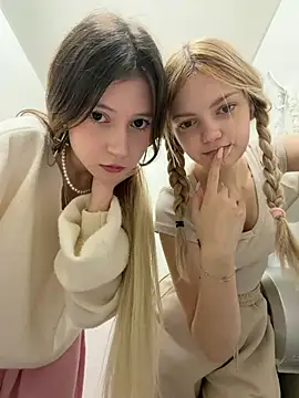 Elsawhere - Nancy lower Elsa’s pants + slap ass🙈