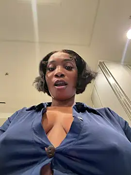 ___Nessa - Rub clit&squirt on body public