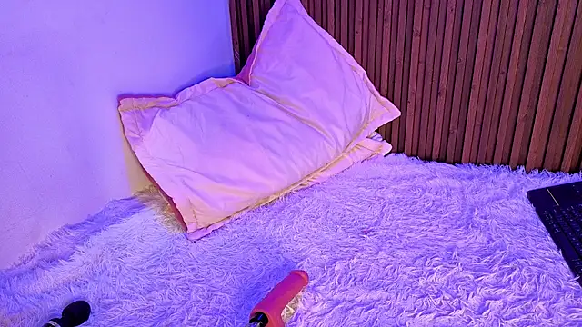 Melody_Martinez9 - Stand in the naughty corner 😈