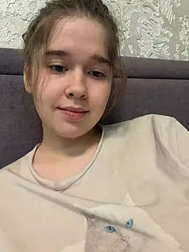 HornyGirlH - SHOW TITS