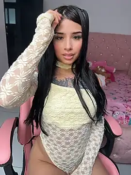 Shalom_pink17 - show boobs and spit