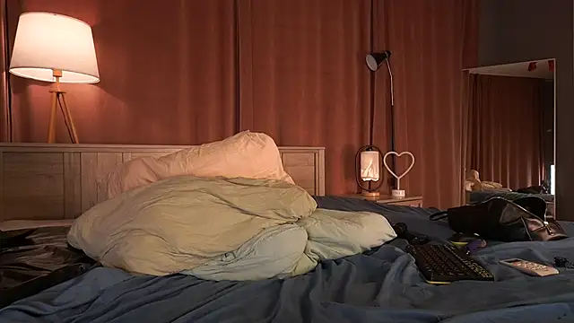 DriveThruOri - BUTT PLUG + CUM SHOW