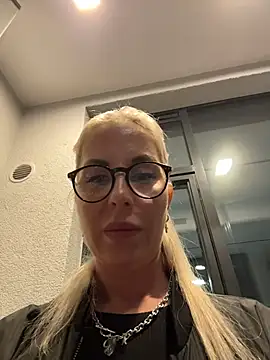 LisaMurr - Masturbating with a dildo 💦
