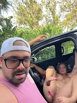 BARBIEsexyCOUPLE - Naked outside ☺️💗🌸