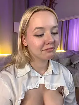 MissBunnyDoll - play w nipples clamps