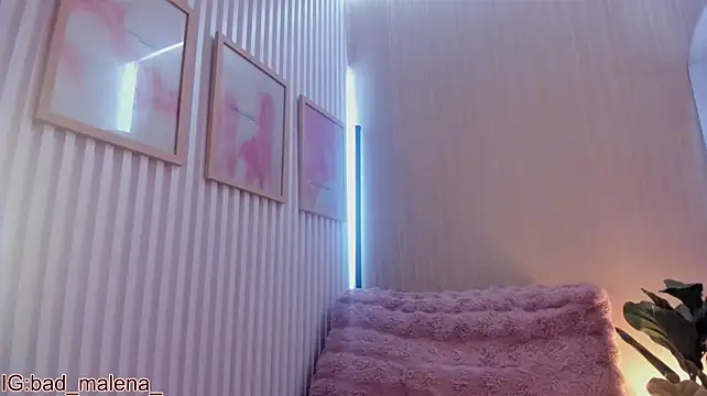 Bad_malena - Flash boobs