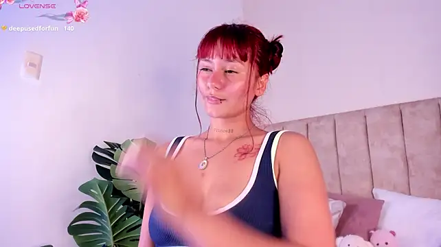 Miah_princess - show ass and oil