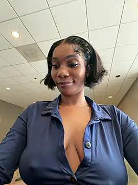 ___Nessa - Rub clit&squirt on body public