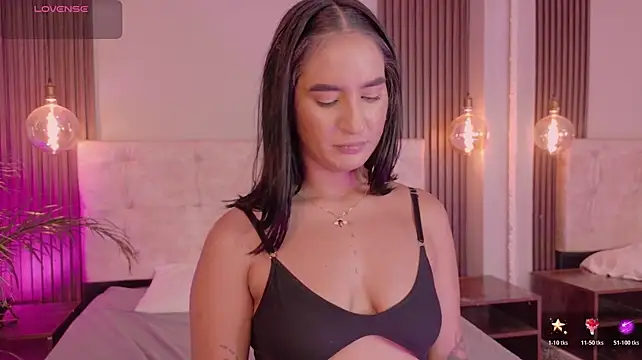 Emily_444 - Wet my pussy with your vibrations