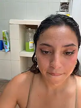 MeggyMae_ - Rub your clitoris with the water