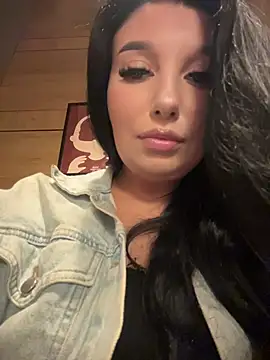 Tisha_Busty - SHOW BOOBS near people in Market