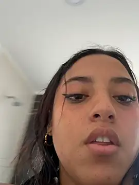 MeggyMae_ - Rub your clitoris with the water