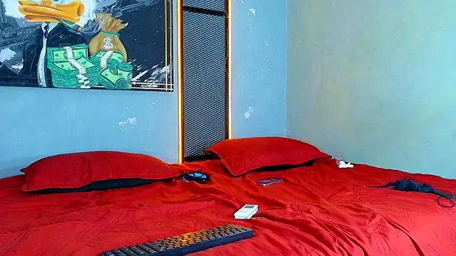 Hornyshow11