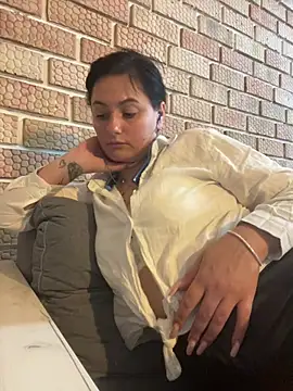 Vivi_fifi - Gentle moans for 20 sec