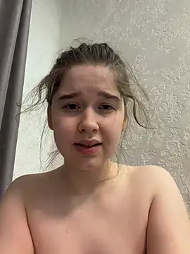 HornyGirlH - SHOW TITS