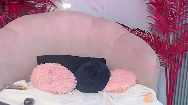 CharlotteGatty - spanks ass in doggy✨🎀