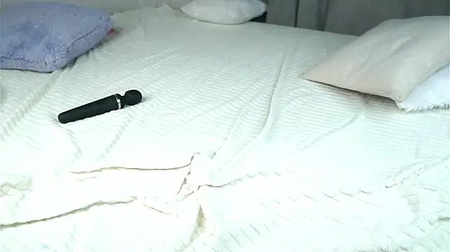 YettaCalabria - even more my pussy vibrations