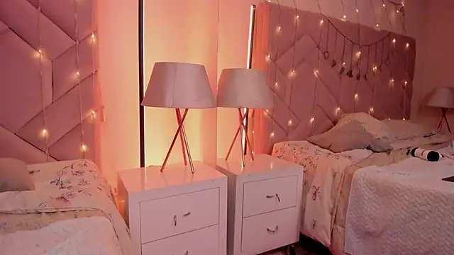 EmmyCastillo - Pinch my Nipples + Oil on boobs 🍒