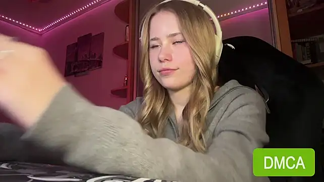 Aurorain - Let’s lick my fingers slowly