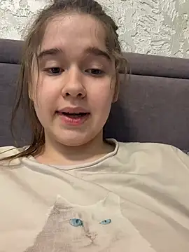 HornyGirlH - NAKED FINGERING IN TICKET SHOW