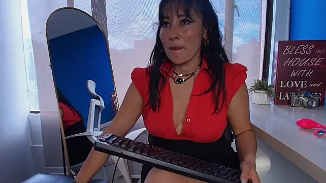 Terra__Rouse_ - SECRETAR WANTS GIVE U 5 SPANSK ASS