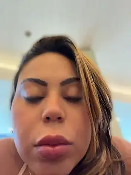 LariiHotWife - Peitos no shopping 🔥🔥