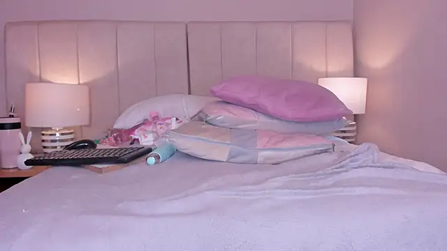 zoe_sky_