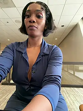 ___Nessa - Rub clit&squirt on body public