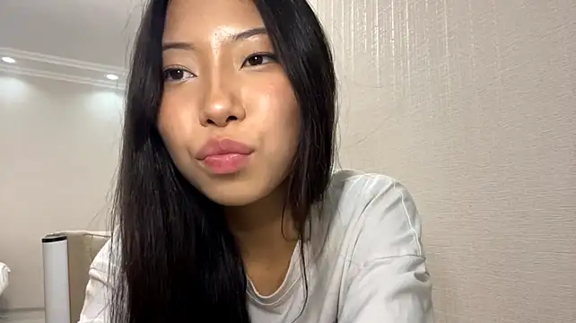 SilvaAmsler - Mash my boobs under t-shirt