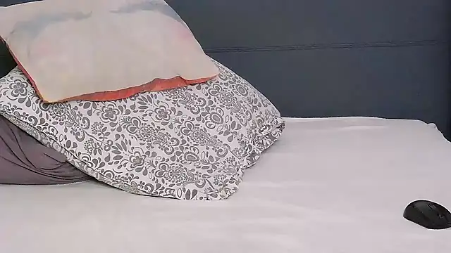 Lia_Benini - Win my WHASTUP + VIP squirt video
